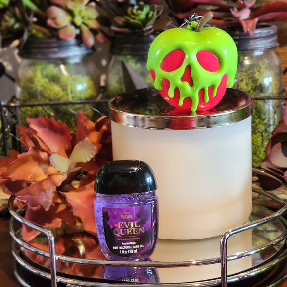 Disney Villains Glow-in-the-Dark Green and Red Apple Keychain Bath & Body Works - Picture 1 of 14